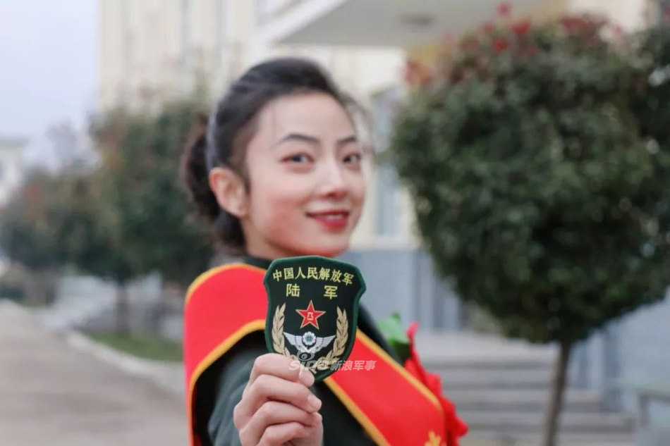 军中绿花退伍了陆军某部文艺女兵风姿遍布祖国西部