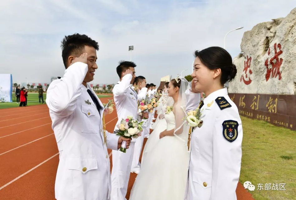 东海舰队集体婚礼:这些海军兵哥哥已经被"抢光了"