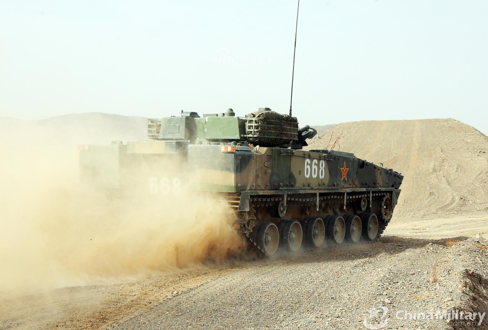 99a跟你更般配!我陆军某部04a步战与96a坦克高低搭配