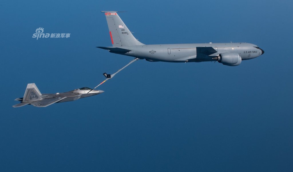 值得中国学习!美空军f22空中加油训练拍成摄影大片