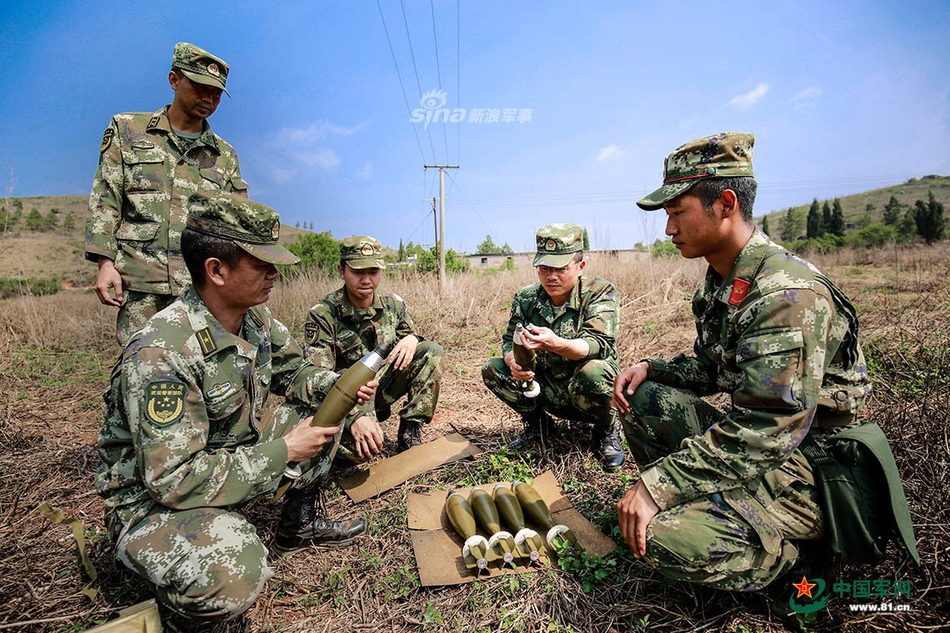一发解决问题!我武警"神炮"中队教你迫击炮发射技能