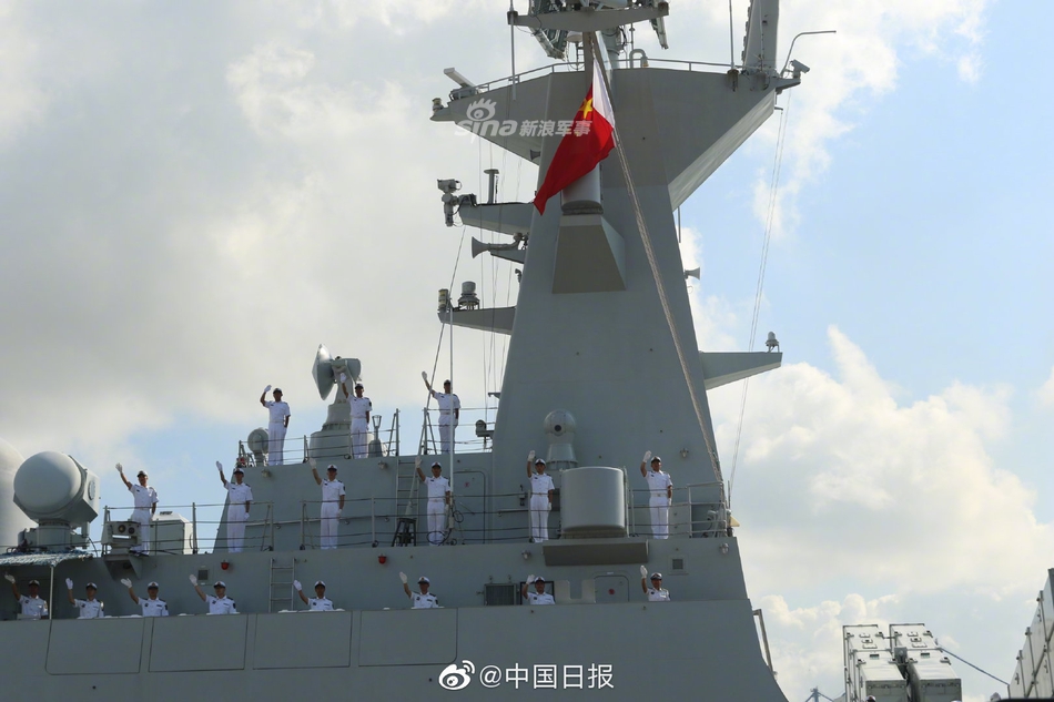 喜迎亲人子弟兵!潍坊舰技术停靠肯尼亚我大使率队迎接