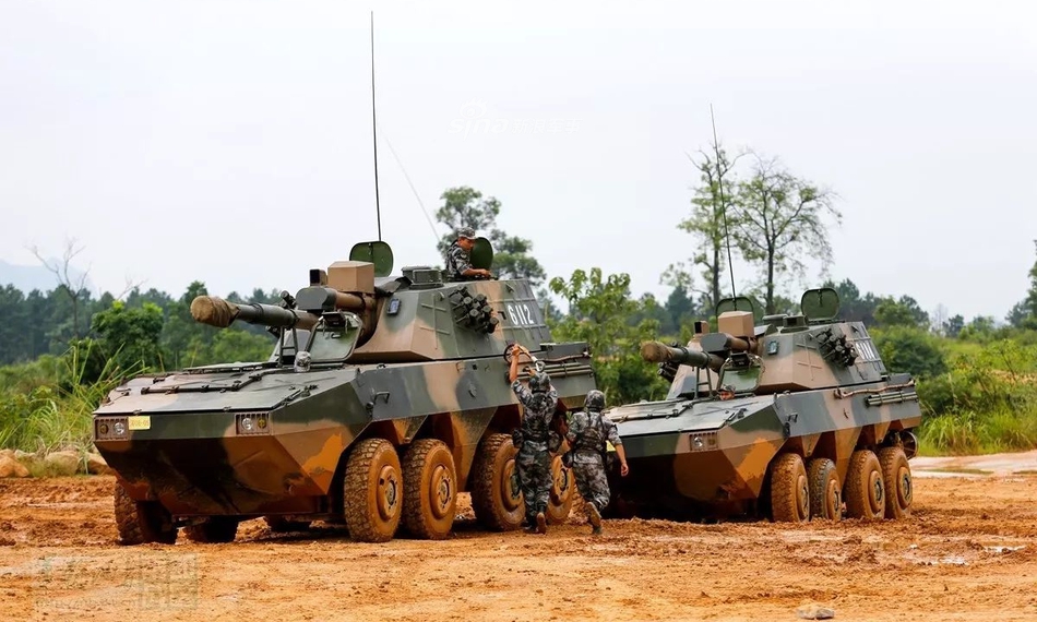 向敌人倾泻"真理"!我军122轮式榴弹炮集群快打快走