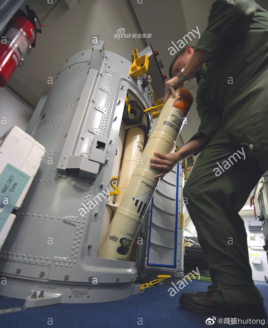 细看声呐浮标发射器:一图看懂高新6号反潜巡逻机