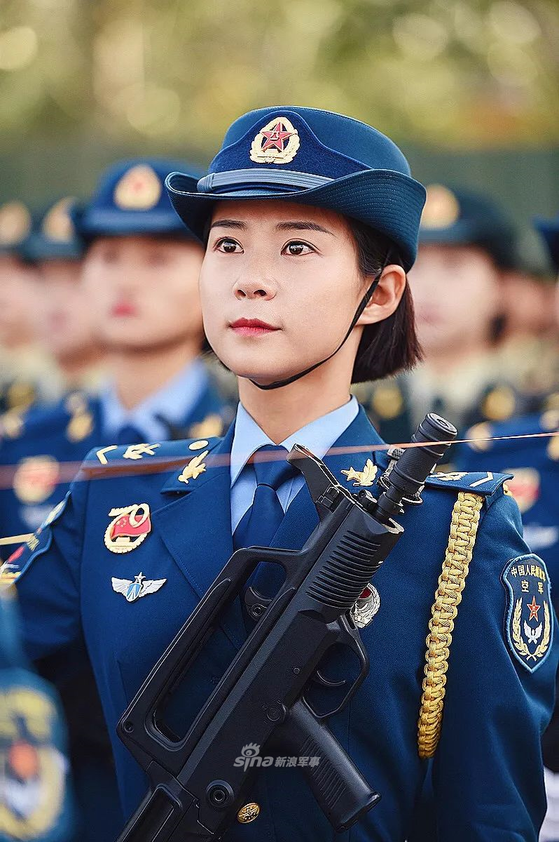 训练场不相信眼泪!走进受阅女兵王爽光荣背后的经历