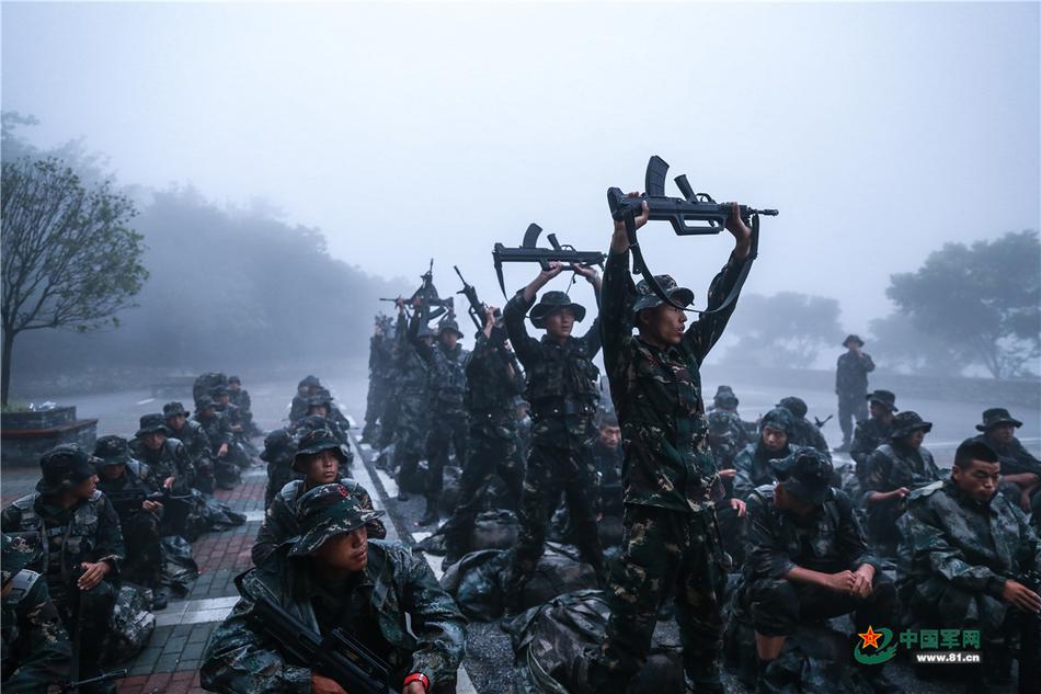 偏向虎山行!我空军特战"猎人"集训队勇闯绝境