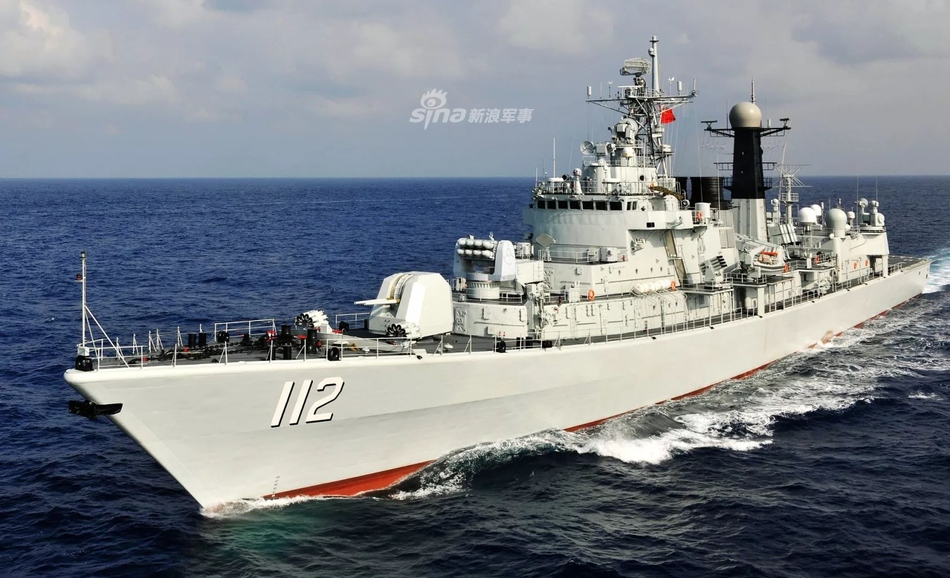 续写中华第一舰传奇!中国海军052哈尔滨号驱逐舰