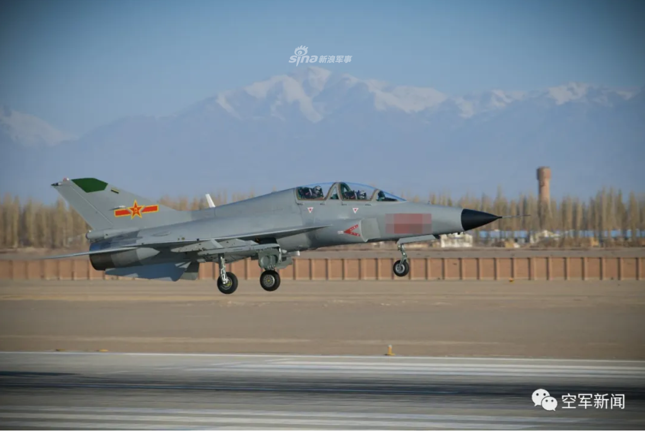 疫情难阻山鹰飞空军飞行学院jl9教练机持续训练