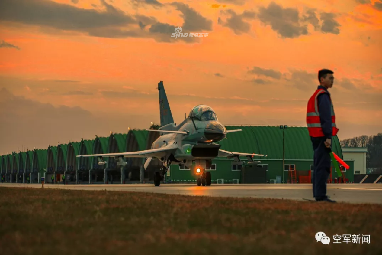 大红鹰出击!空军某旅歼10c满挂油箱全副武装练实战_高清图集_新浪网