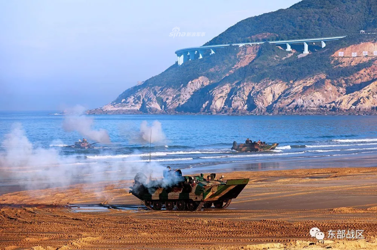 即刻冲滩对台一线陆军63a两栖坦克登陆战无比娴熟