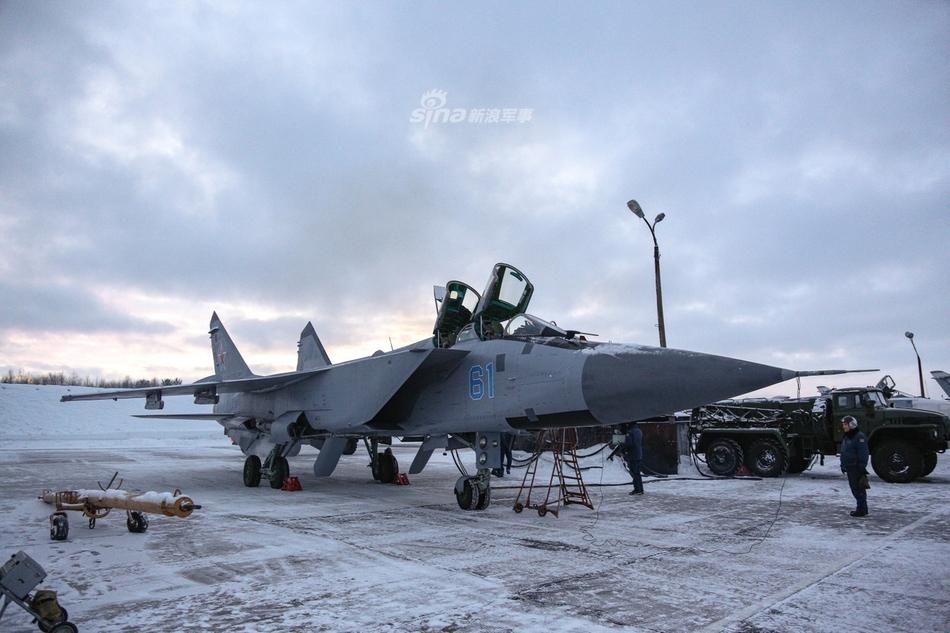 战天斗地俄空军米格31bm拦截机批霜挂雪硬核起飞
