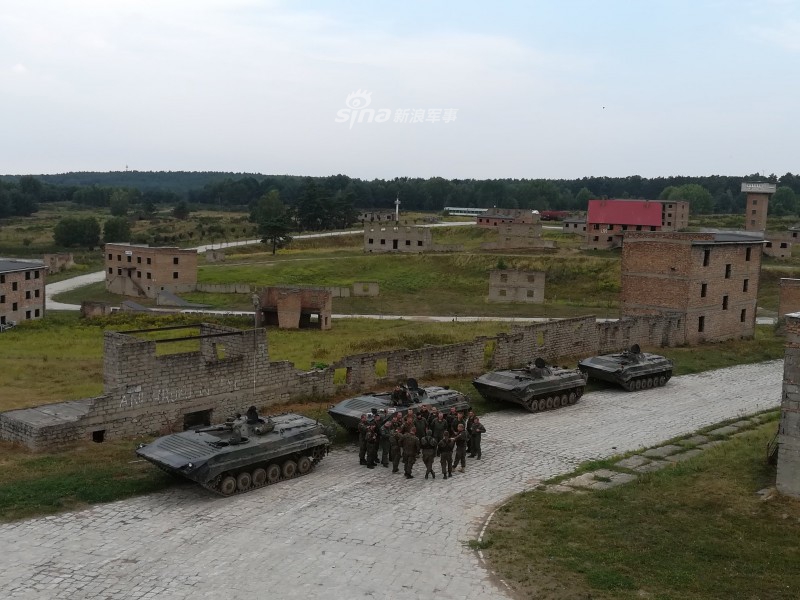 平独镇露的主力!波兰装甲部队演习士兵戴三种头盔