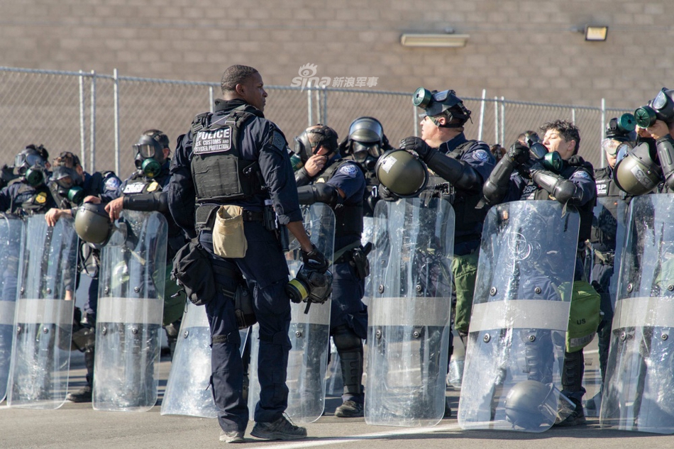 为帝国献身的时候到了!美军警愁眉苦脸防非法移民冲关