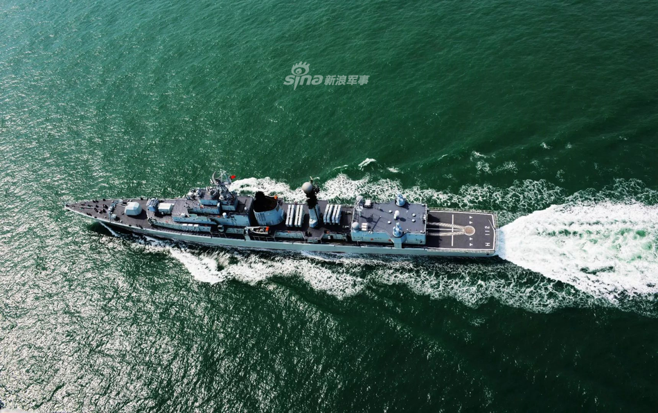 续写中华第一舰传奇!中国海军052哈尔滨号驱逐舰
