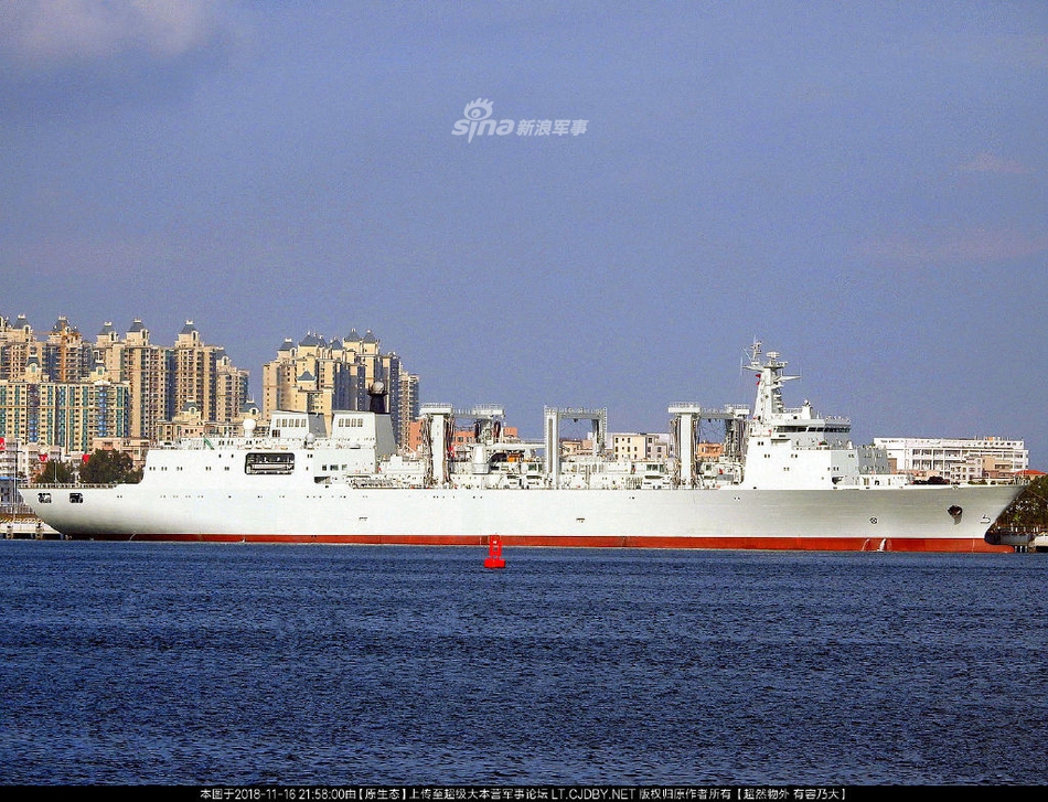 1 / 8 901型二号舰查干湖号大型综合补给舰刷号,将于近期服役.