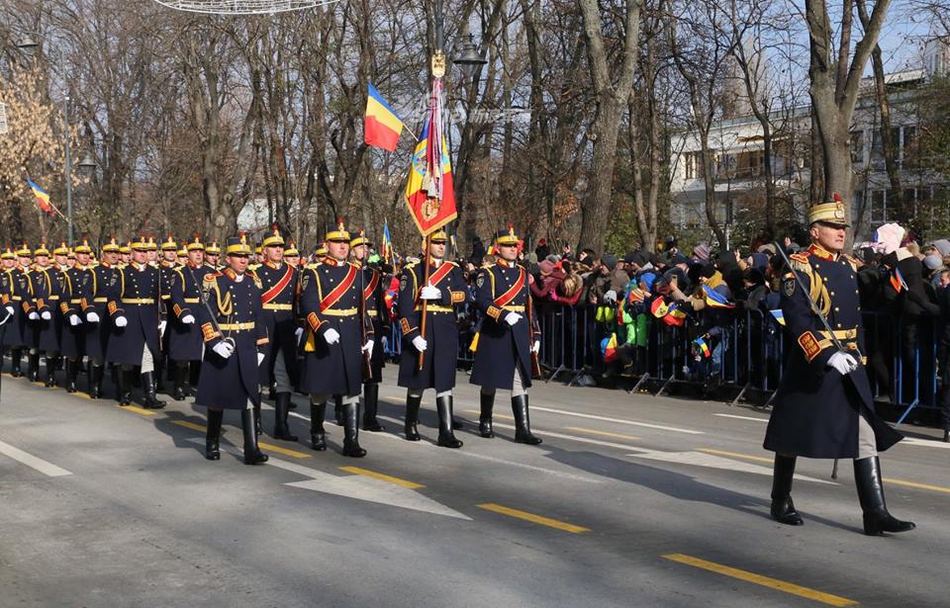 女兵很有看头!罗马尼亚庆祝独立100周年盛大阅兵式