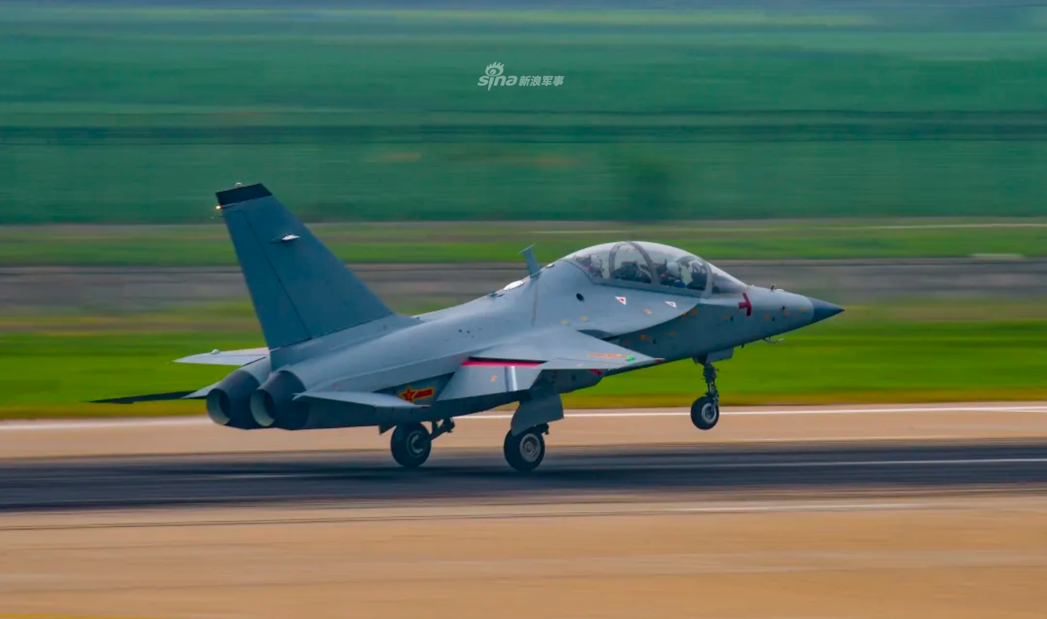 猎鹰为你增战力空军飞行学院新飞行员10天上手jl10