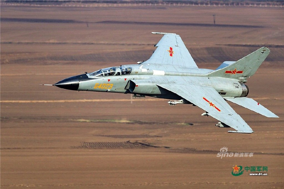 雪山飞豹西部战区空军歼轰7天山脚下开训燃爆雪原