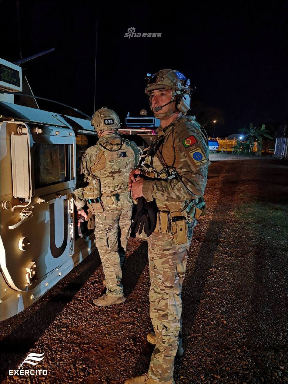 家伙事五花八门!葡萄牙伞兵维和部队轻武器多样化_高清图集_新浪网