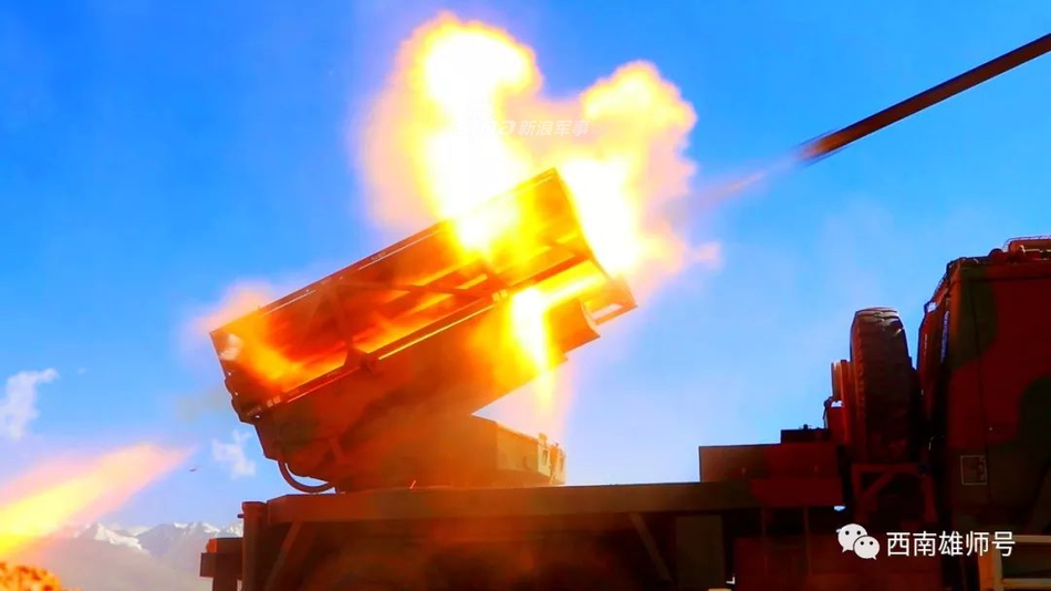多型火器多个弹种纷纷登场,上演了一场震天动地的"火力倾泻"