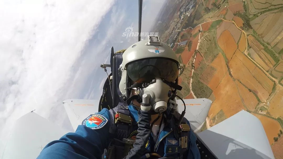 正值当打之年!80后空军旅长领导大红鹰旅驾驭歼10c