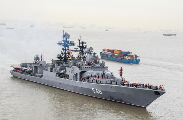 10后对比80后 中国陪访新护卫舰秒杀俄罗斯来访驱逐舰