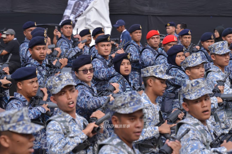 炫耀家底!马来西亚举行盛大阅兵式庆祝独立62周年