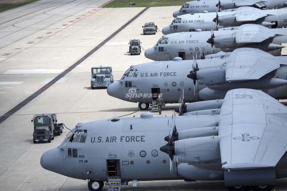 美国空军c130运输机内部罕见曝光 全玻璃座舱很先进