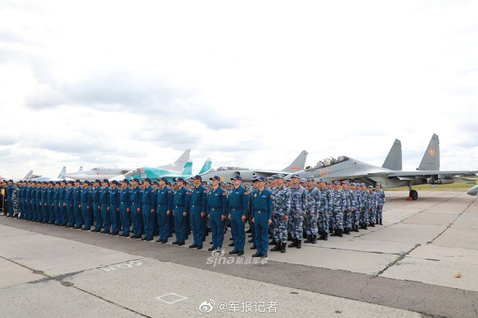 中国空军参谋长董立图片