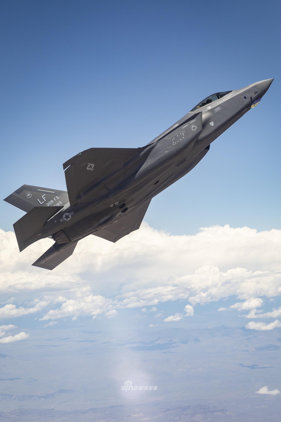 f35战机4机编队飞行 还发射了干扰弹_高清图集_新浪网