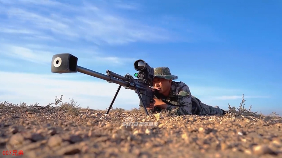 秒变神枪手我国产10式127毫米狙击步枪装换新瞄具