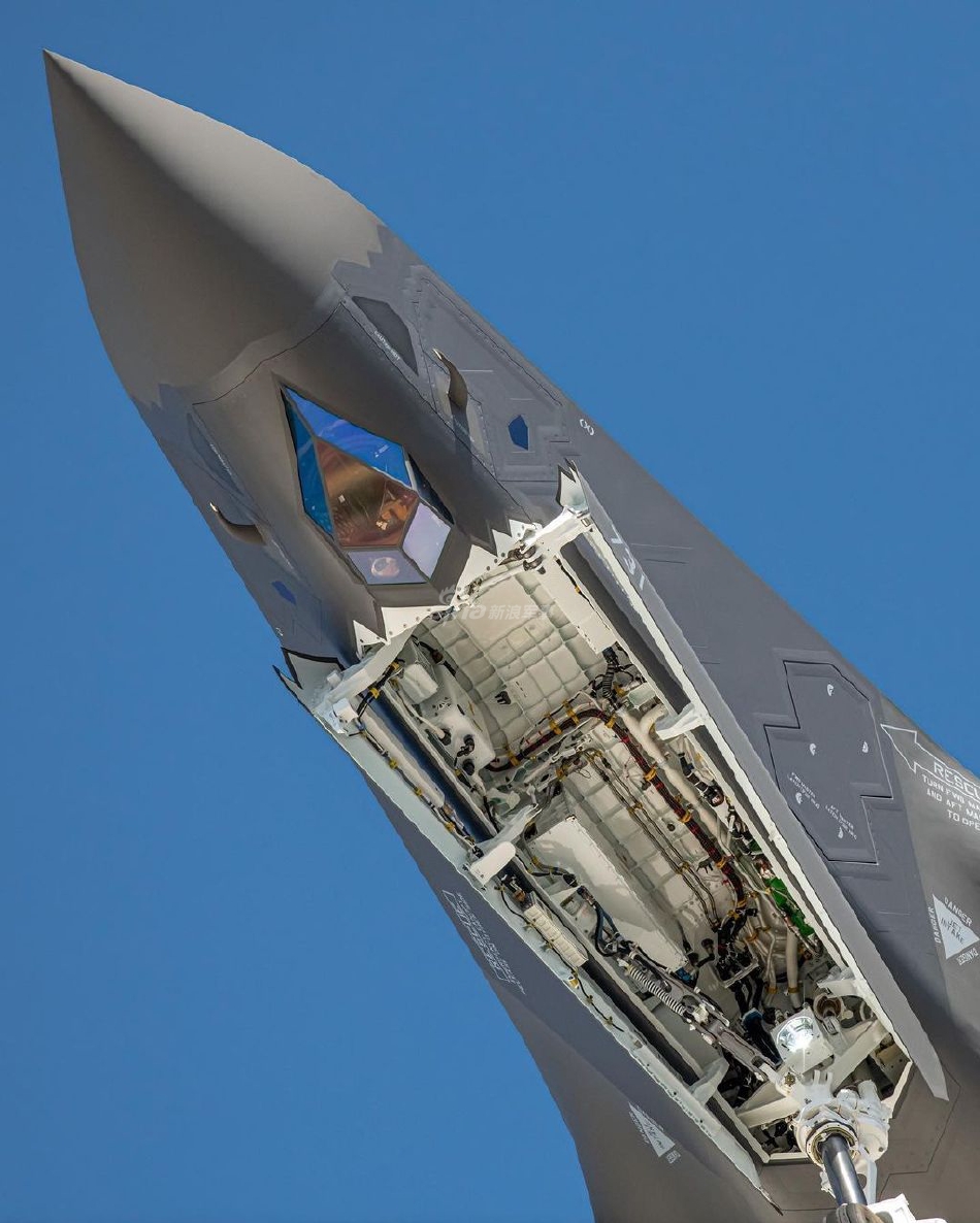 高清镜头捕捉细节!f35前起落架舱和etos的清晰特写_高清图集_新浪网