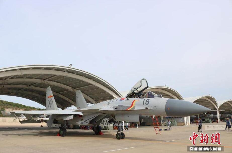 "飞鲨"再次飞过天安门 舰载机梯队4年5次受阅