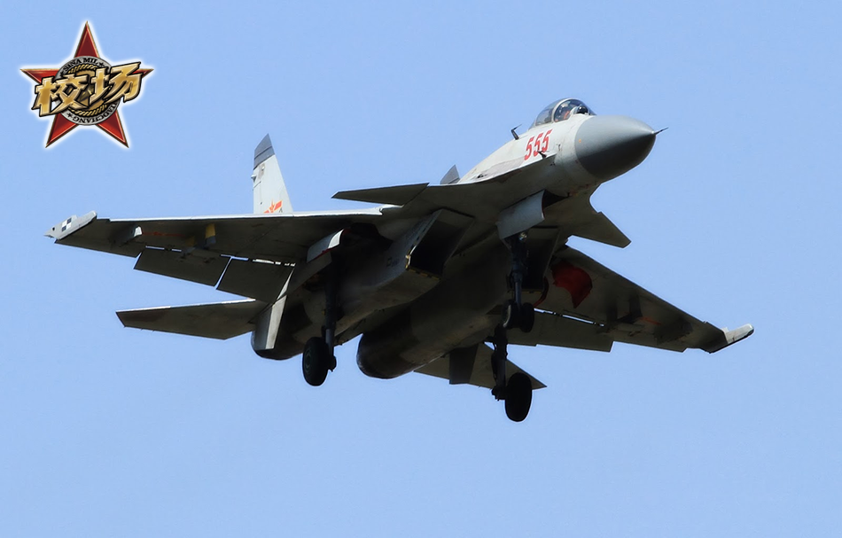 23 09:49:58 9 / 30 微信网友 飞跃你的眼睛:亲爱的小编说歼11b和歼15