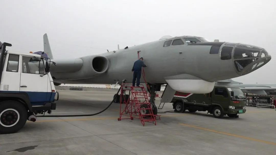 长航时奔袭!投弹舱视角看东部战区轰6实弹轰炸_高清图集_新浪网