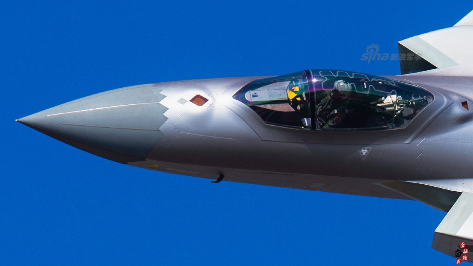 1 / 11 珠海航展期间,歼-20战机曾表演了水平方向的战斗转弯动作以及