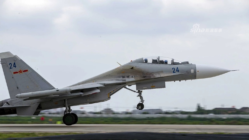 海空雄鹰堪称王牌!我海航某团苏30歼10实弹打靶
