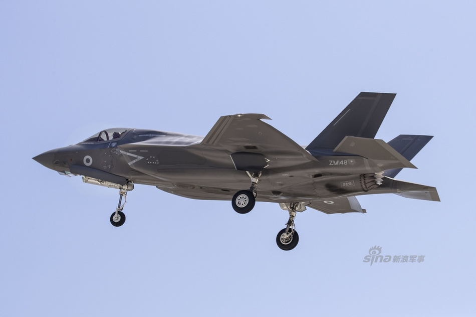 老佛爷很欣慰!英国新到货f35b战机首次飞行训练