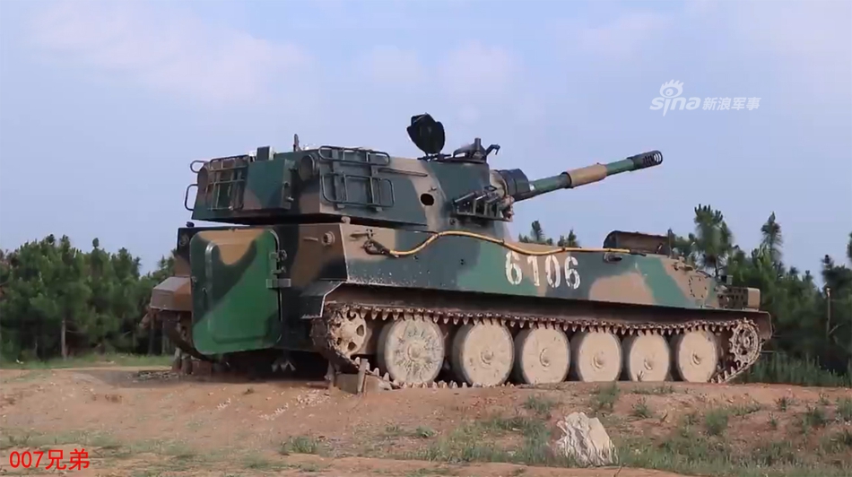 炮兵火力强悍我122毫米榴弹炮和火箭炮组合猛打