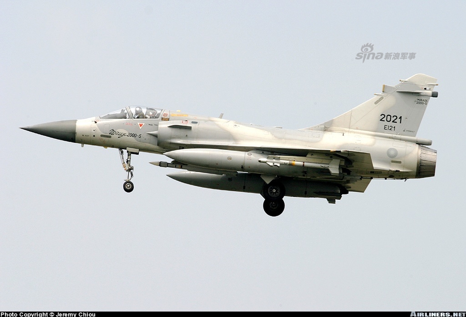 台空军"参谋长"去年底表示,台湾曾向法国要求升级"幻影"2000机队,法国