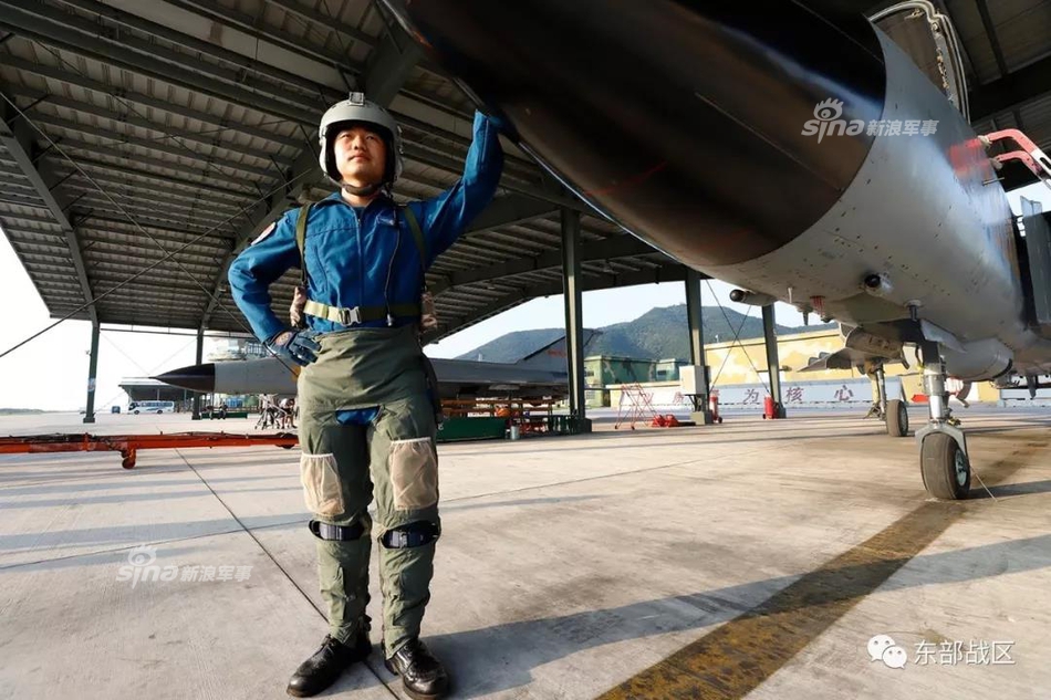 代号roshan!我军歼侦8f飞行员个性代号浓浓魔兽风
