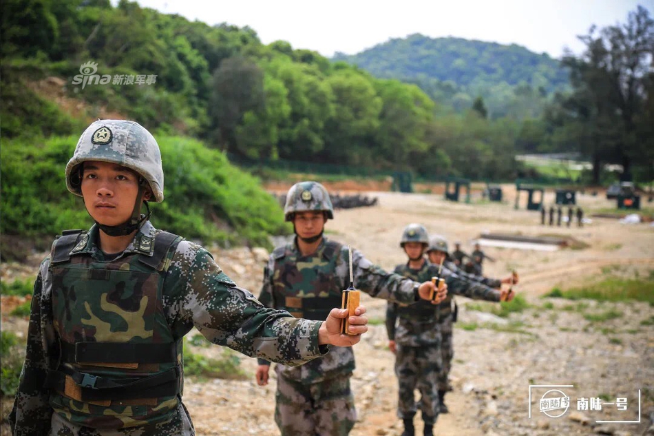 tnt炸他个底朝天!我南部战区工兵野外实爆破障
