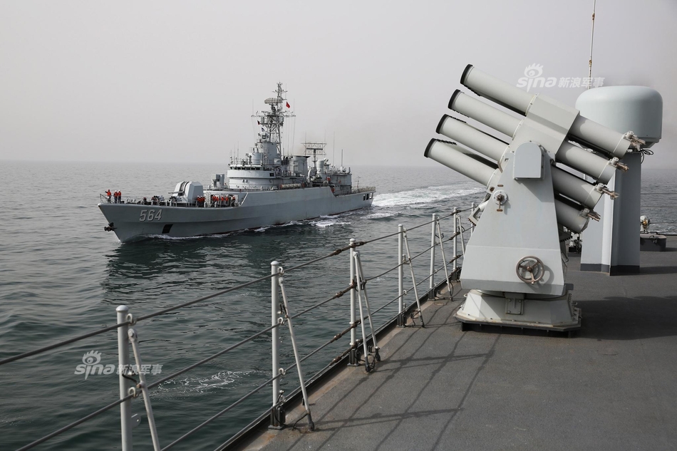 出动054a护卫舰579邯郸舰和053h3护卫舰564宜昌舰