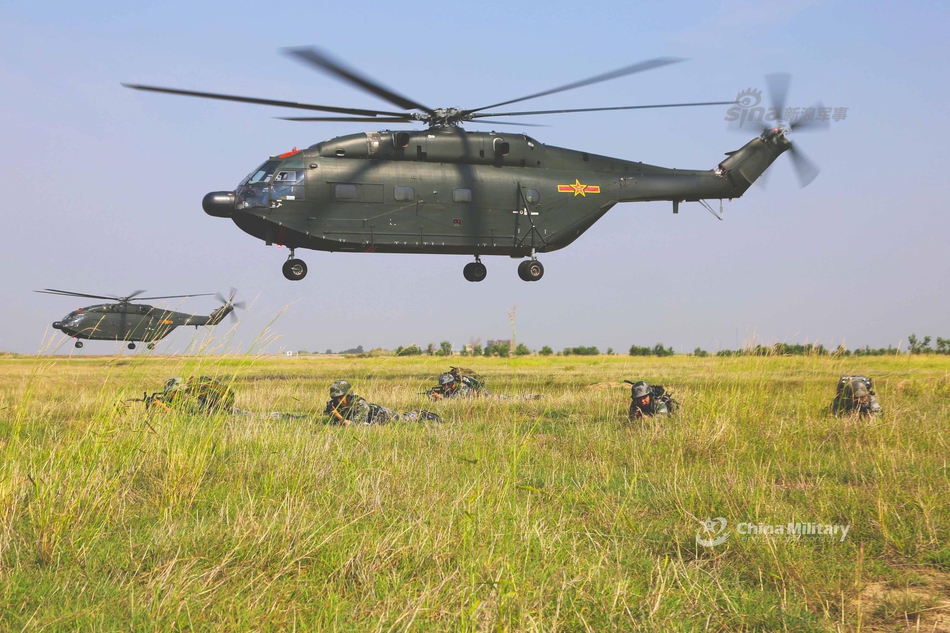 终于换头盔了!我军陆航直8大机群要点夺控训练