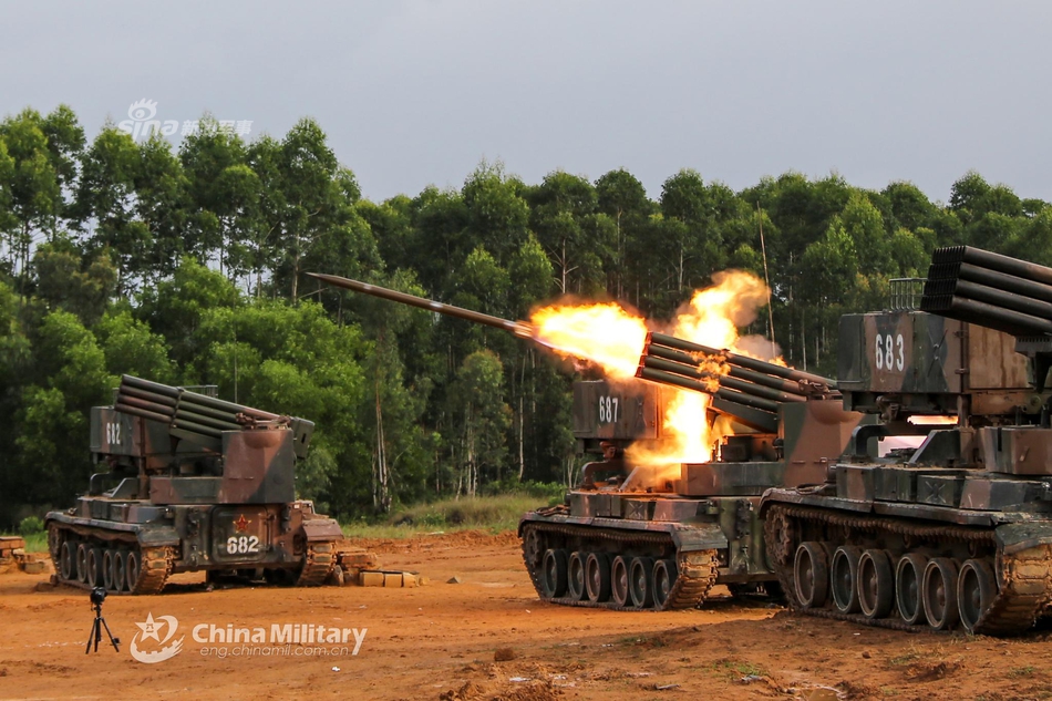 老炮打出新威力!我军phz89式122毫米火箭炮实射