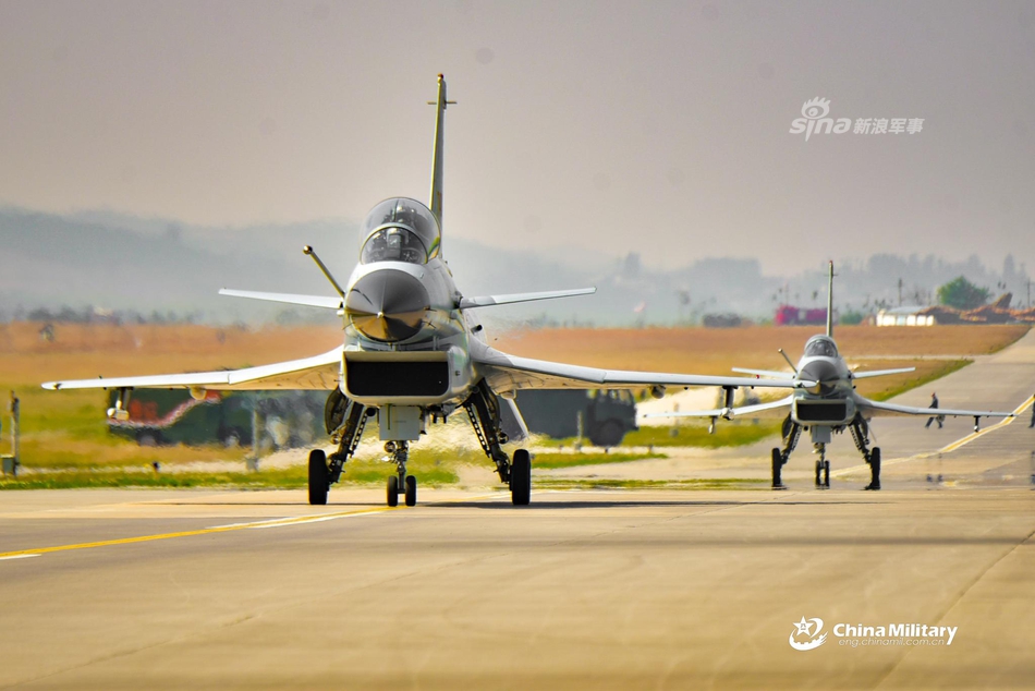 鸟枪换炮守南疆!我南部战区歼10a自由空战练战力