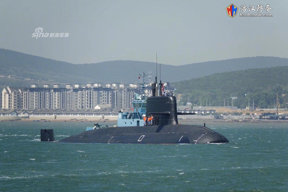 360度无死角美照我军039b新型常规潜艇出海巡疆