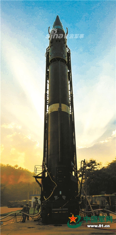 回应印度烈火-2?我东风-4弹道导弹演练夜间发射