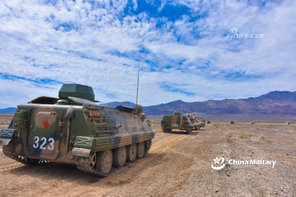 老干部战斗在一线!我军63式装甲车打靶54高机怒射_高清图集_新浪网