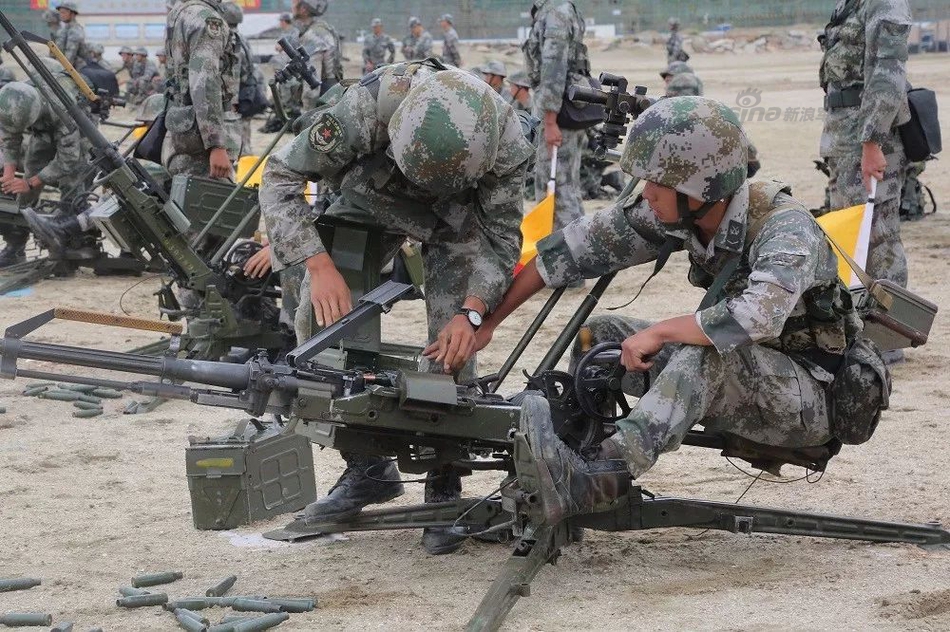 步兵联合收割机!我军高射机枪打平射火力真猛